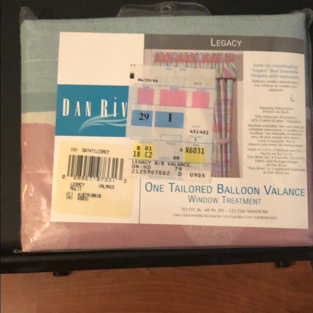One Tailored Balloon Valance